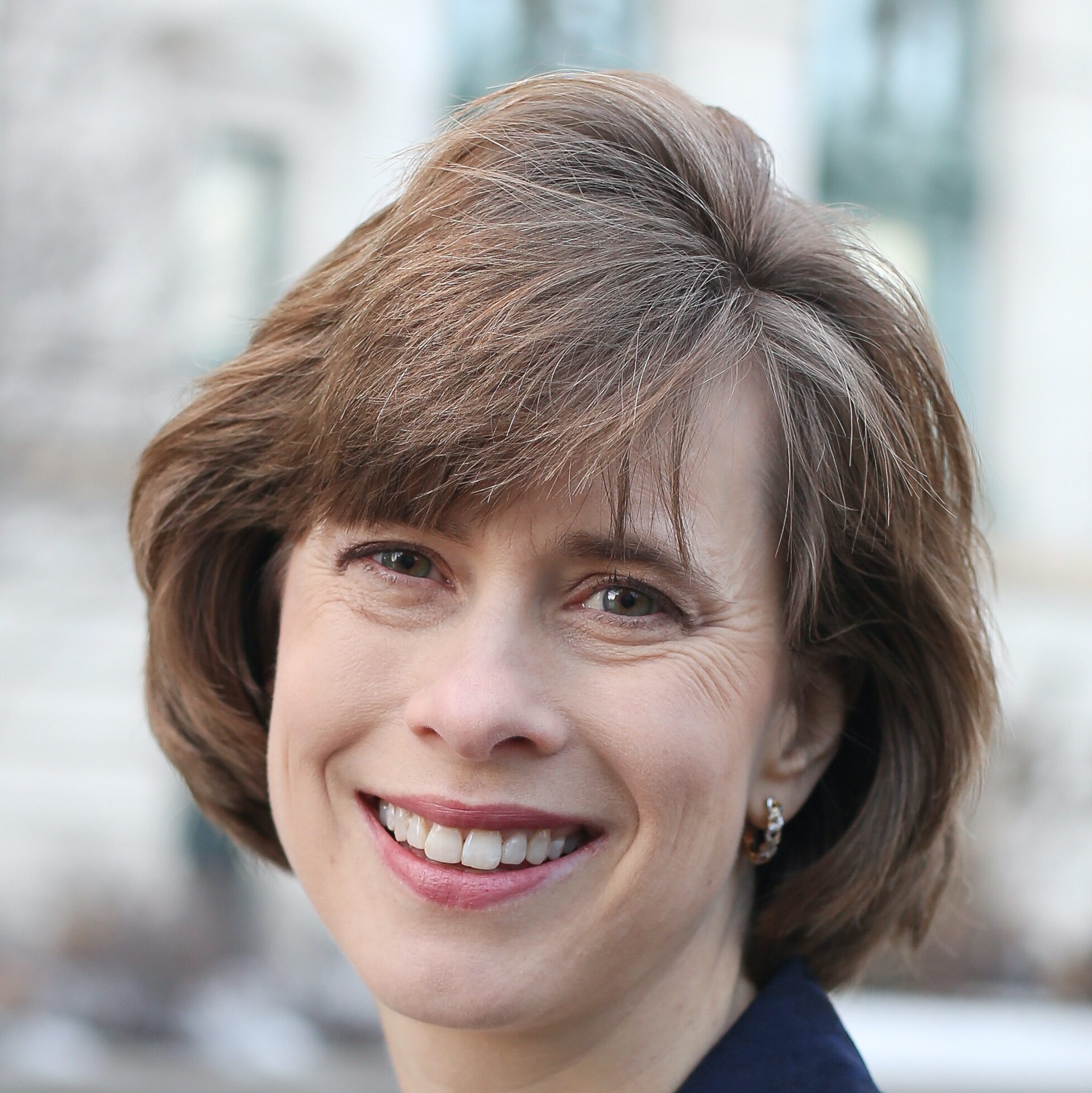 Sally Wagenmaker Headshot